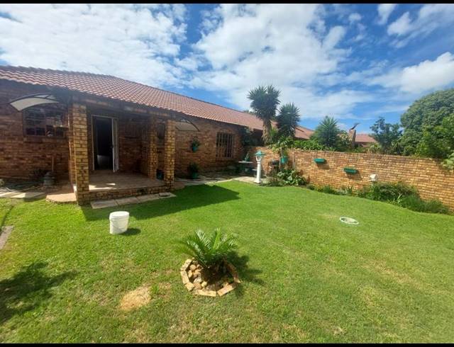 2 BEDROOM TOWNHOUSE FOR SALE IN GREENHILLS